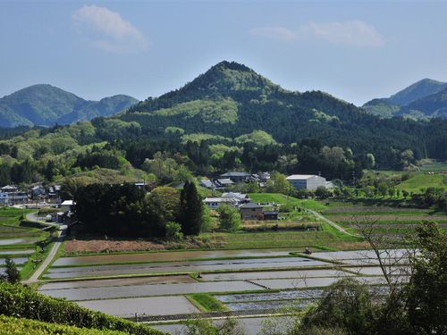 「都介野富士」とも呼ばれる都介野岳