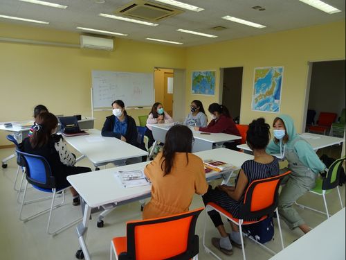 くらしの日本語や試験対策などいろんな授業が行われています