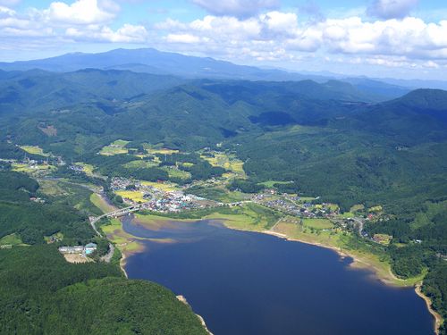 ①花山地区にある花山湖の湖畔に佇む小さな拠点