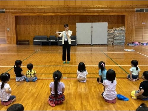 子供たちに演奏を聴いてもらいました！初フルートに興味深々！