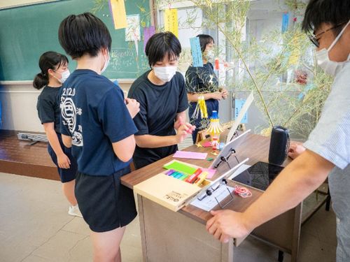 季節のイベントなど、生徒と一緒に考えて実践しています