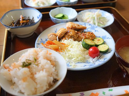 道の駅内のお食事処で食べられる「むつみ豚の生姜焼き」