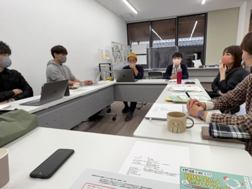 プロジェクトメンバーとの打ち合わせ風景