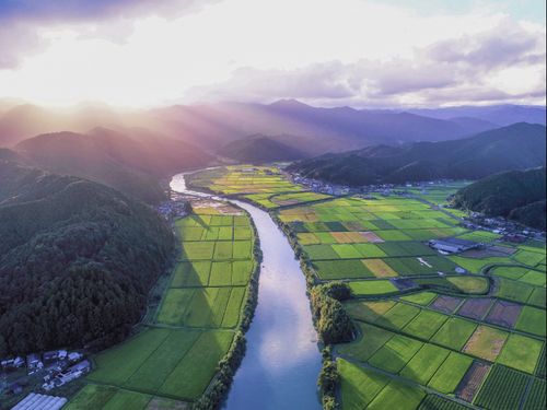 町内を蛇行しながら流れる四万十川