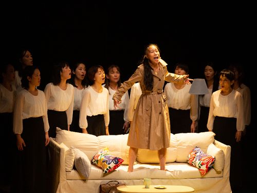 地域の様々な会場で実施される公式プログラム（豊岡演劇祭2020）『バッコスの信女―ホルスタインの雌』2　(c)igaki photo studio