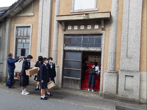 桃祭り準備の様子