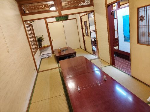広い座敷は、地元の集会や親戚のお祝い事などで人気のお部屋！