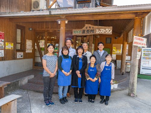 生産者もスタッフも、もっといいお店づくり、に意欲満々です。よろしくね！