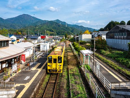 JR唐津線の相知駅が町内を走っています。旅情豊か。