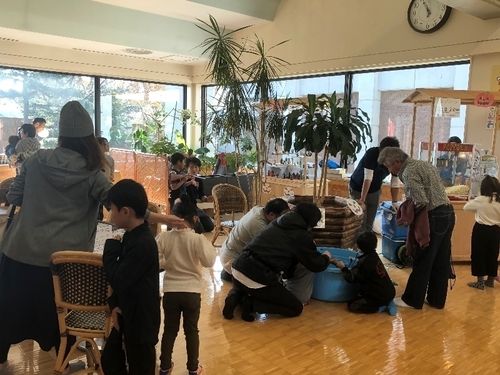 交流促進施設である「あったからんど」で、子ども向けにキッズフェスティバルを開催し、子どもが遊べるスペースを提供！たくさんの人に参加してもらいました。