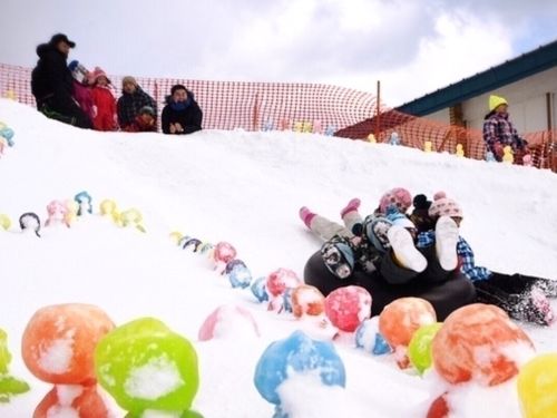 冬に大人が集まって有志団体として、「雪遊び」というイベントを開催！　子どもたちの笑顔と外で遊ぶ面白さを伝えるためにやってます♪　子どもも大人もみんなが楽しめるものを！