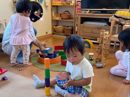 子どもは楽しく、親同士は交流できる、親子カフェ