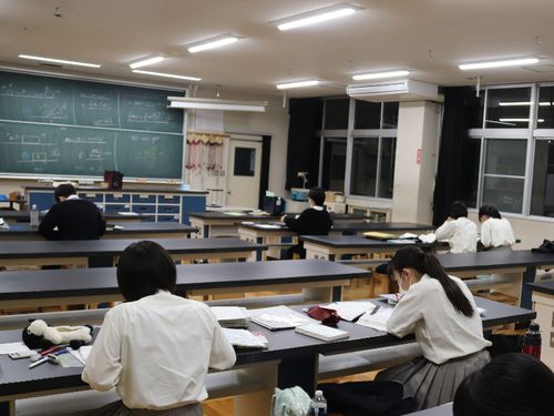 放課後、高校内の教室でゆずも塾オープン！
