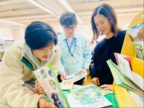 移住パンフレットを作ったり、移住相談にのることも