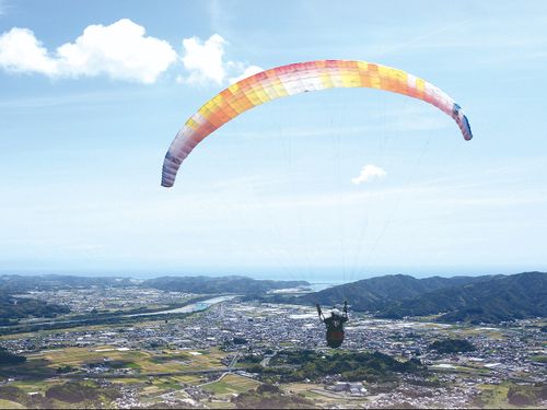 パラグライダーで見ることができる土佐市の街並み