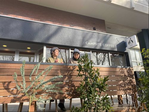 参道に面したテラス席はとても気持ちよい！