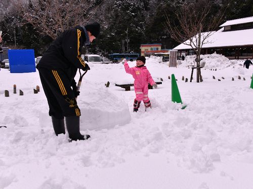 雪遊び