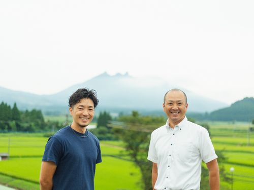 代表の竹井と高森町役場の村上さん