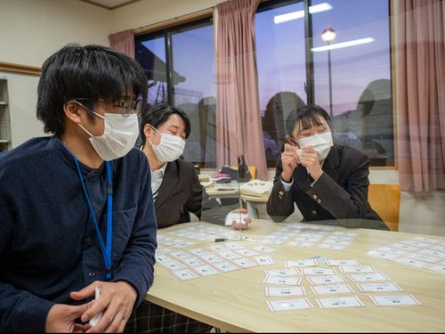 価値観カードで自分の好き・嫌いを言語化する様子