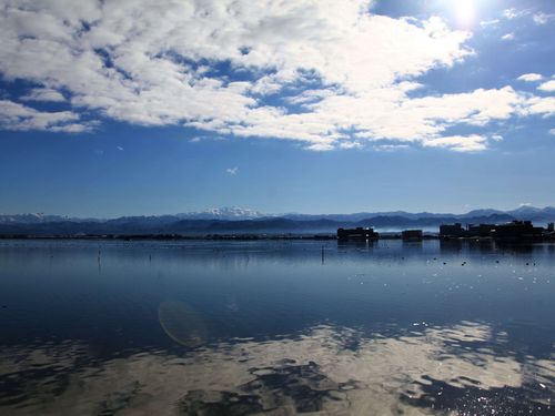 片山津温泉の柴山潟では、カヤックやナイトクルーズも楽しめる。