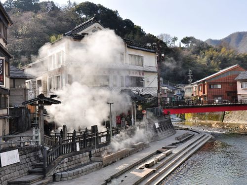 豊かな温泉資源でワーケーション誘致などに取り組む