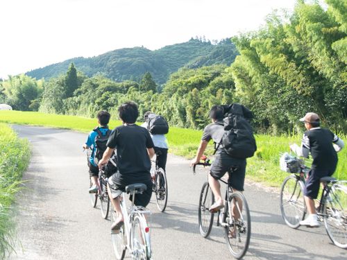 不登校や引きこもりの子どもたちとつながるのは難しい。