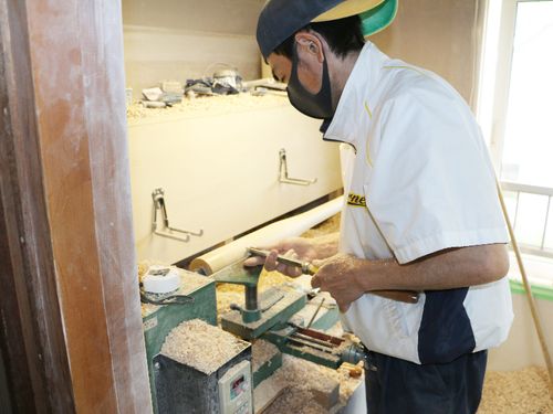１本１本丁寧にバットを製造。全工程を手作りするのは全国的にも珍しいそうです。