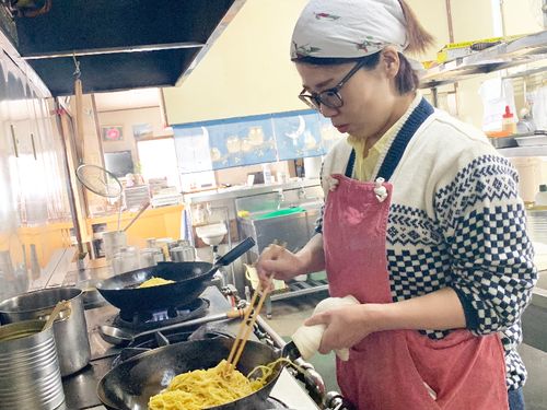 「味・業」の伝承がミッションの協力隊。町内飲食店で修行後、長年親しまれたメニューを伝承し、新たなチャレンジを始めました。