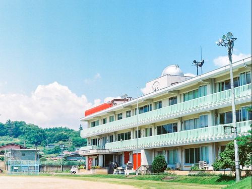飲食店が入る「いいづなコネクトEAST」
