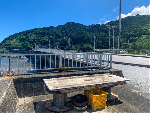 海まで3分（走れば30秒！）、山まで2分（走れば10秒？！）、海をバックに語り合えます！