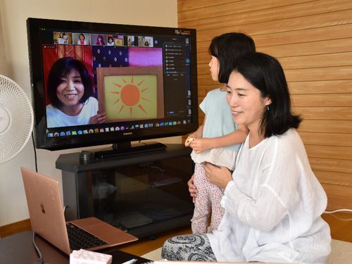 幸町住宅1号室で仕事中