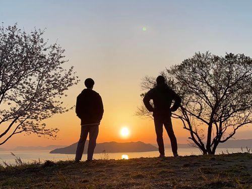 生徒と夕日を眺めるひととき