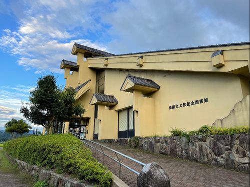 浜坂エリア　加藤文太郎記念図書館　ゆったり読書を楽しめます