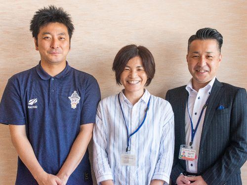 左：渡邊貴彦（美濃市産業振興部美濃和紙推進課係長）、中：坂口あゆみ（一般社団法人美濃市観光協会事業推進係長）、右：篠田啓介（美濃市総務部総合政策課課長補佐）［撮影：河合莉子］