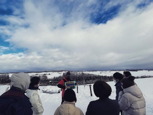 一面の銀世界！凛とした静かな空気の中での冬の研修もおすすめです！雪板すべりや、スノーモービル、テントサウナなど、冬ならではの楽しいアクティビティも！