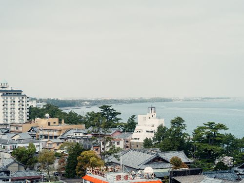 古来、神宮参拝前の「みそぎ」の地とされてきた名勝・二見浦