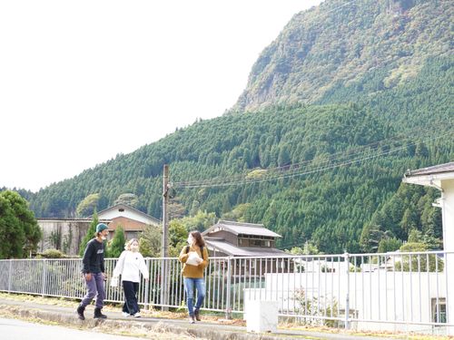 地域をめぐりながら、村人とお話し！