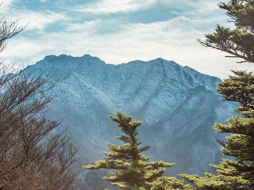 西日本最高峰の霊峰「石鎚山」