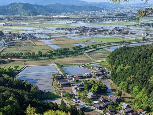 長浜の自然。八条岩という小高い山から見た田園風景。