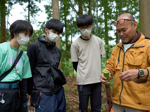竹林整備、利活用の伝道師でもある曽根原宗夫さん（最右側）