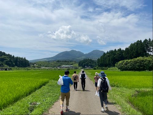 前回のプログラムの様子（村内を散歩している様子）