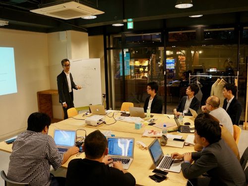 座学（今年度はオンライン）で基礎的な知識を身に着けます