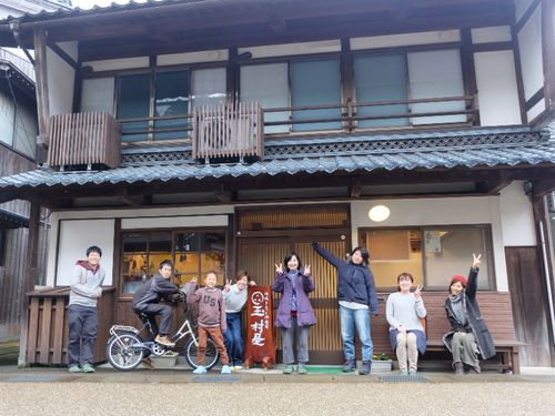 多くのゲストや地域住民が交流する古民家宿
