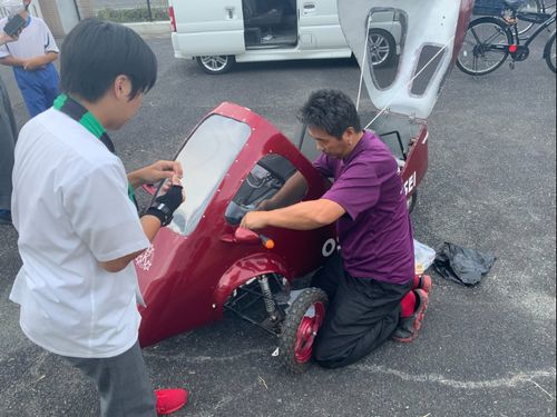 授業の一環として行われている「大崎上島学」では、学校を飛び出し地域の方々から学んでいます。