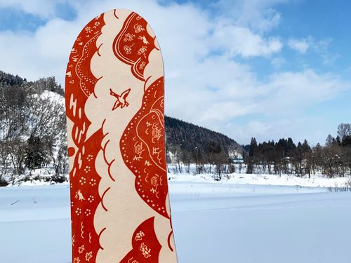 手拭いを貼って装飾＆補強した雪板