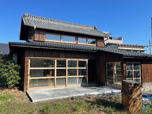 近く80余年の古民家をリノベーションした店舗