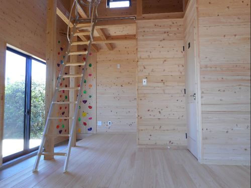 「タイニーハウス西海モデル」建築面積23㎡（6.9坪）ながらキッチン・バス・トイレなどの住宅設備も