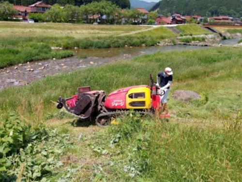 河川敷の草刈りもします。