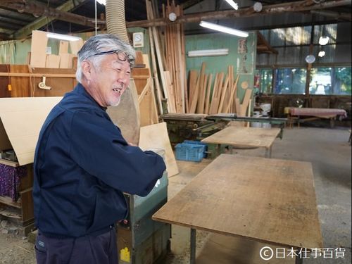 先輩木工職人の岩城さん