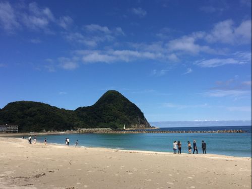 身近な浜辺は歩いて数分（竹野浜）